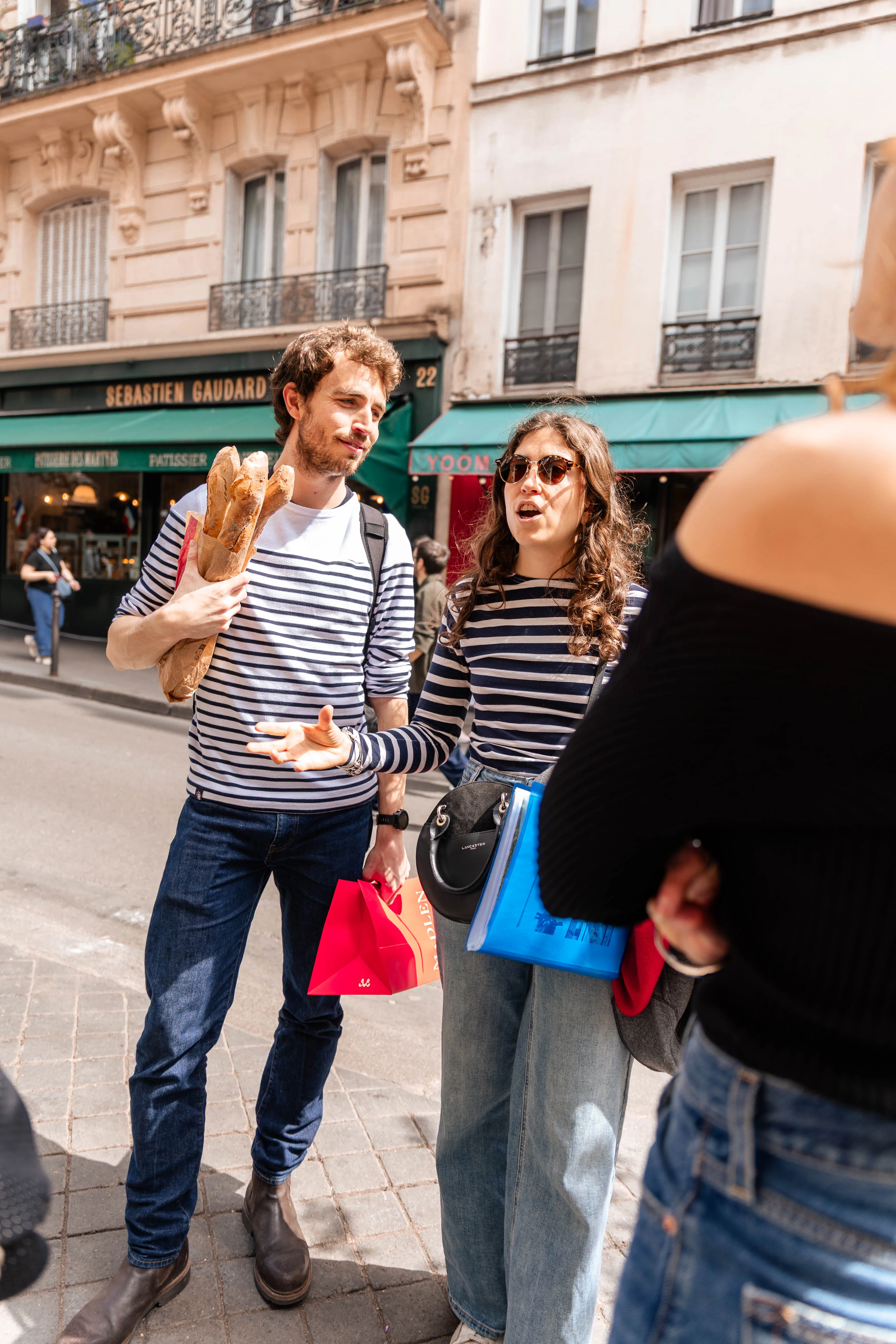 Échange avec le groupe, baguettes en main