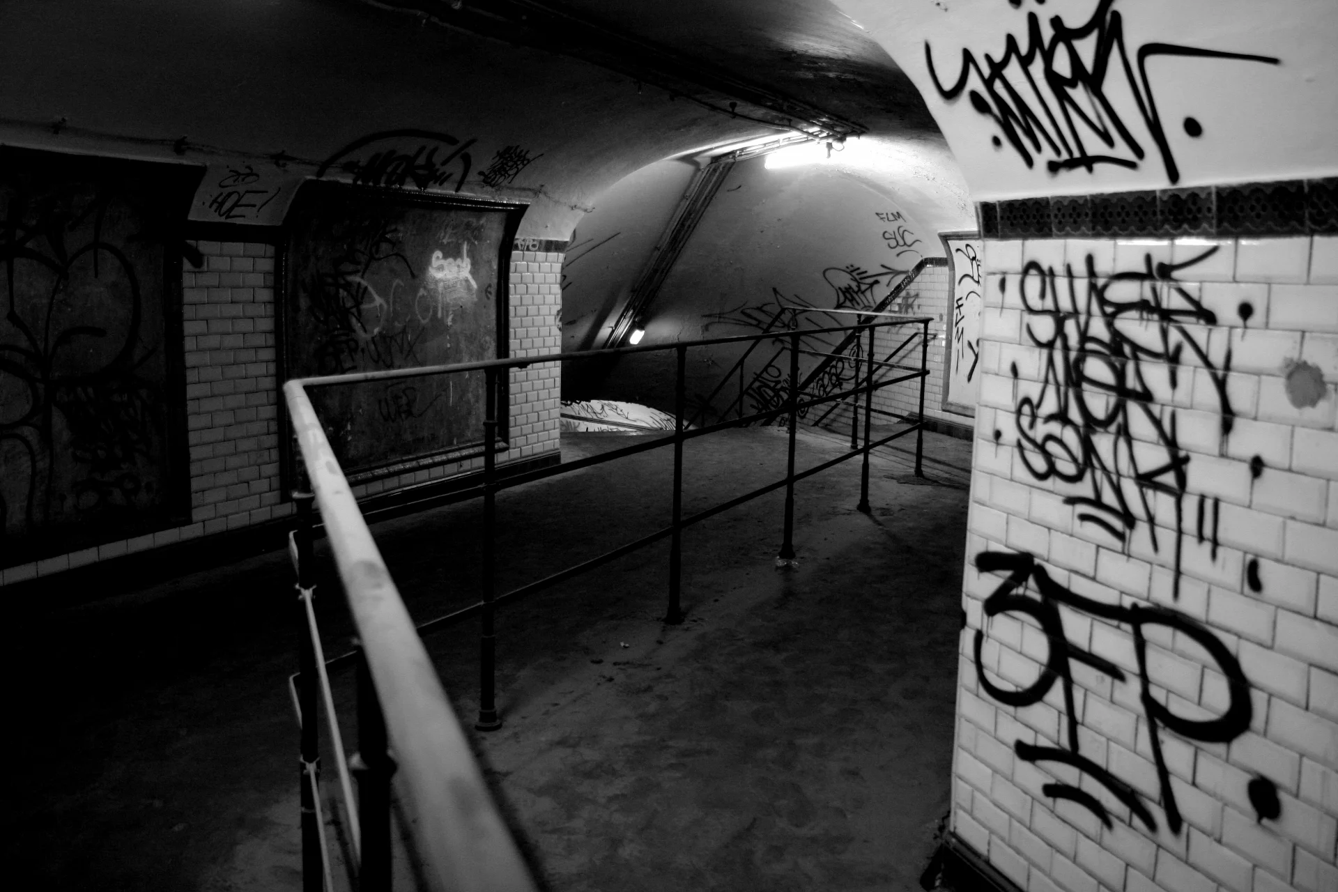 La station fantôme Saint-Martin dans le métro parisien, fermée depuis la Seconde Guerre mondiale